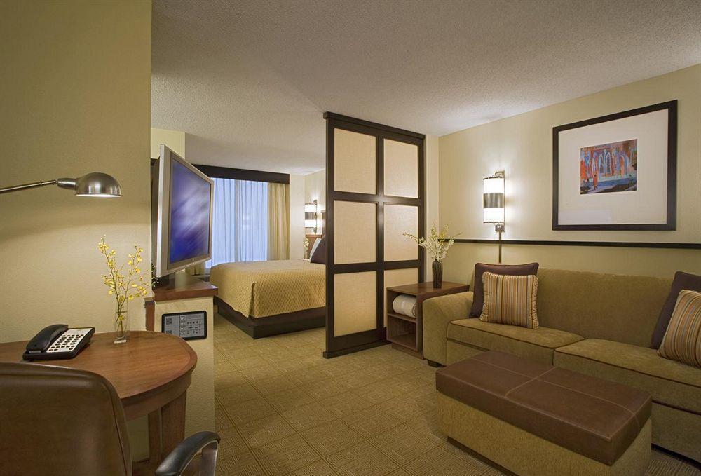 Hyatt Place Houston-North Room photo